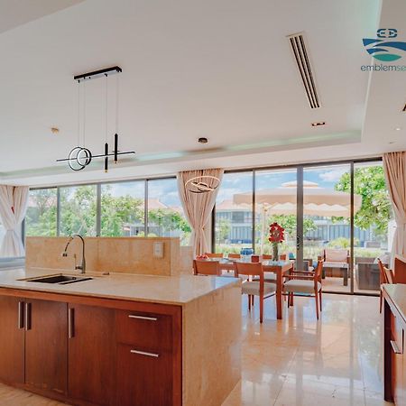 Emblem Sea 4 Bedroom Villas ダナン市 エクステリア 写真