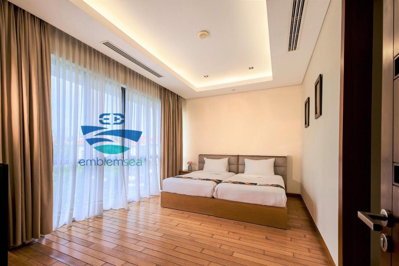 Emblem Sea 4 Bedroom Villas ダナン市 エクステリア 写真